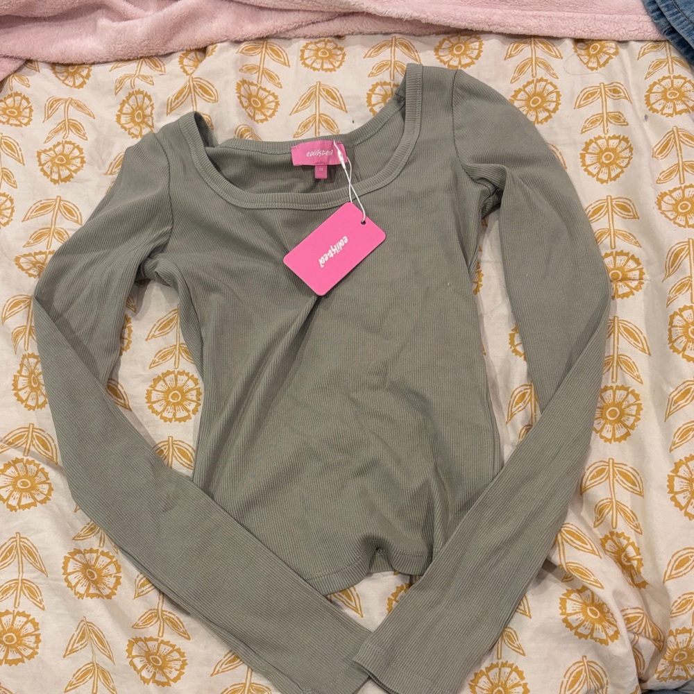 Edikted new with tagsOlive Long Sleeve Top